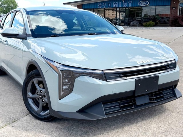 2025 Kia K4 LXS - Photo 8