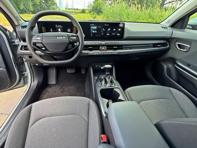 2025 Kia K4 LXS - Photo 16