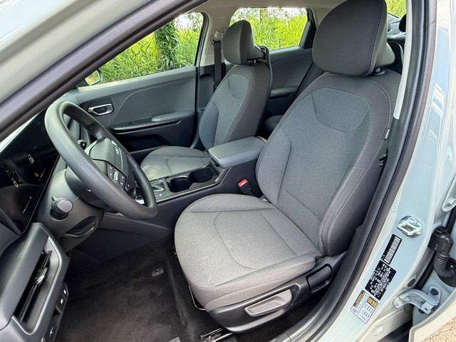 2025 Kia K4 LXS - Photo 18
