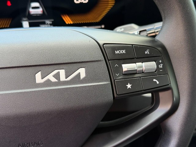 2025 Kia K4 LXS - Photo 25