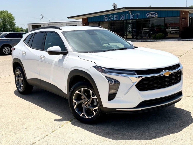 Chevrolet Trax Vehicle Full-screen Gallery Image 02