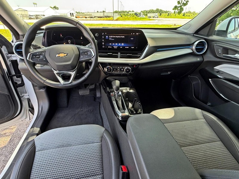 Chevrolet Trax Vehicle Full-screen Gallery Image 16