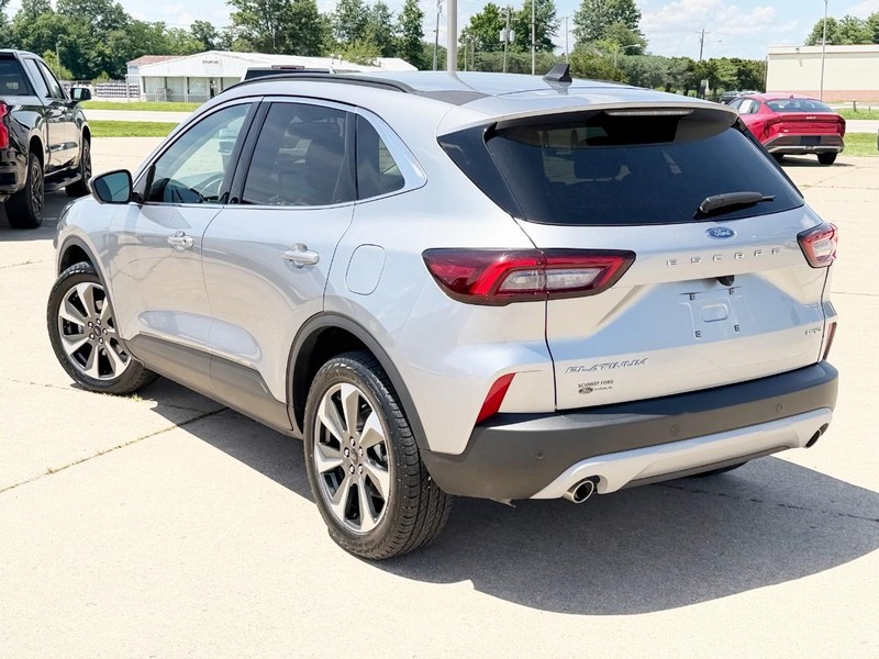 Ford Escape Vehicle Full-screen Gallery Image 05