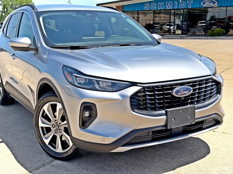 Ford Escape Vehicle Full-screen Gallery Image 08