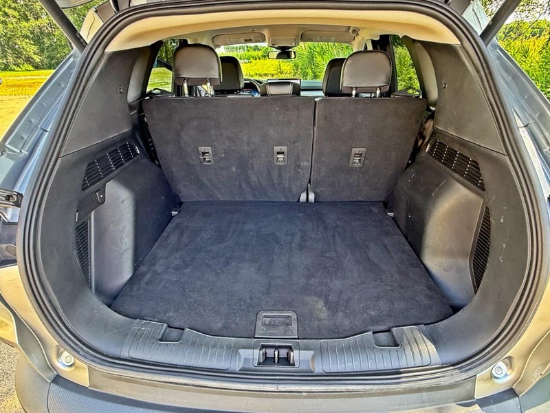 Ford Escape Vehicle Full-screen Gallery Image 12