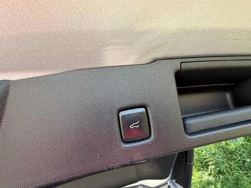 Ford Escape Vehicle Full-screen Gallery Image 14