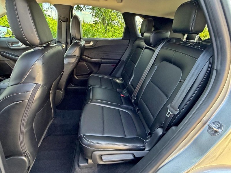 Ford Escape Vehicle Full-screen Gallery Image 15