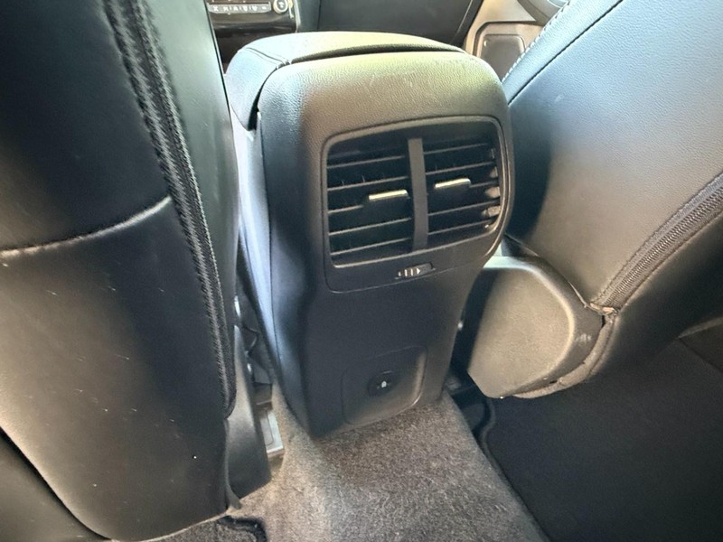 Ford Escape Vehicle Full-screen Gallery Image 17