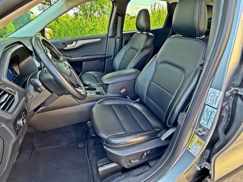 Ford Escape Vehicle Full-screen Gallery Image 20