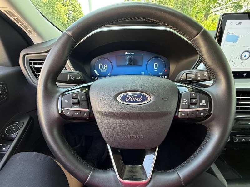 Ford Escape Vehicle Full-screen Gallery Image 25