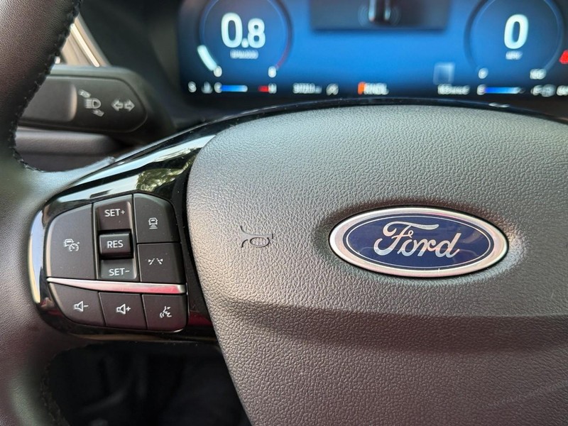 Ford Escape Vehicle Full-screen Gallery Image 26