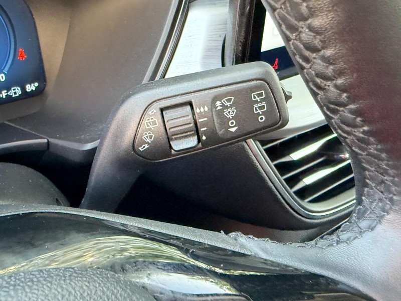 Ford Escape Vehicle Full-screen Gallery Image 28