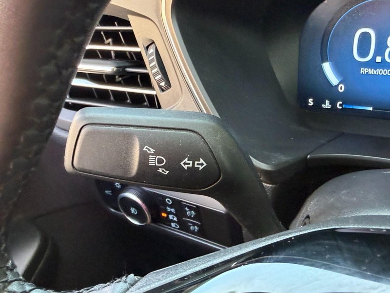 Ford Escape Vehicle Full-screen Gallery Image 29