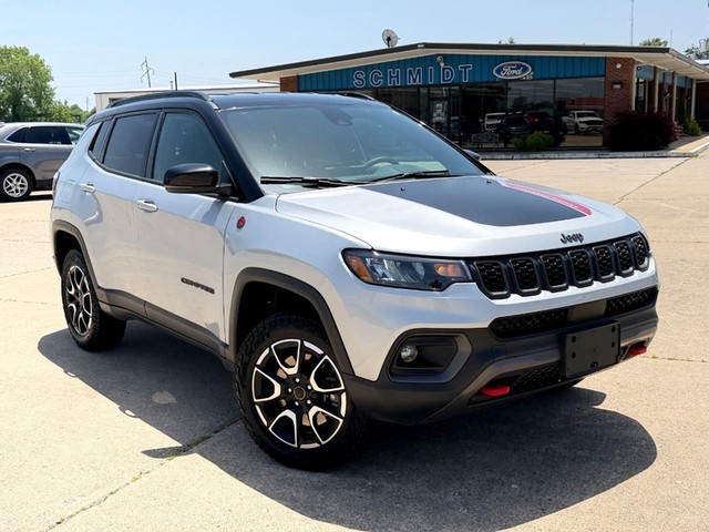 2025 Jeep Compass Trailhawk - Photo 2