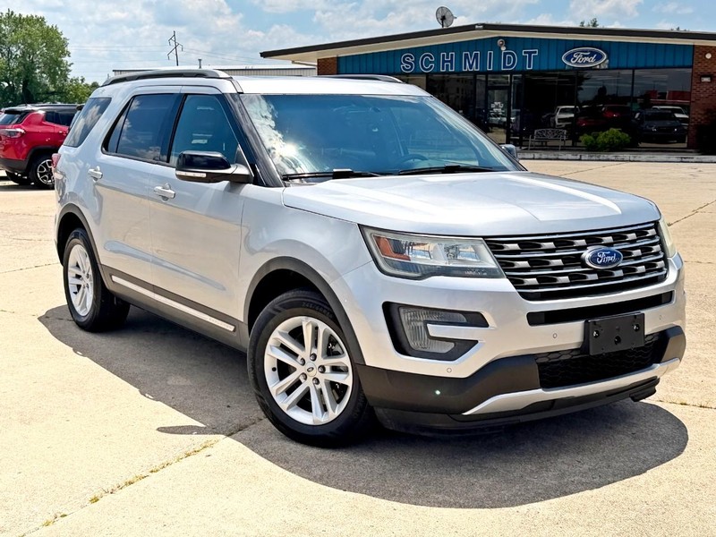 Ford Explorer Vehicle Full-screen Gallery Image 02