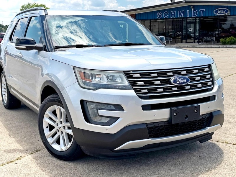 Ford Explorer Vehicle Full-screen Gallery Image 08