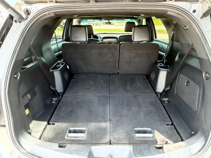Ford Explorer Vehicle Full-screen Gallery Image 13