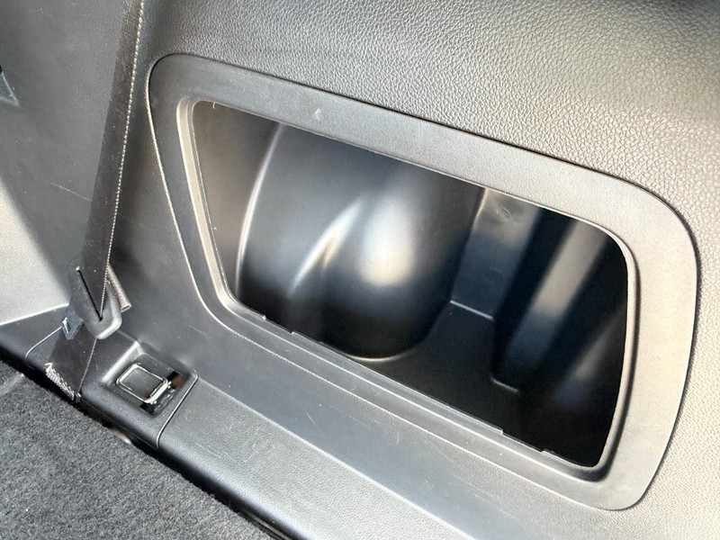 Ford Explorer Vehicle Full-screen Gallery Image 14