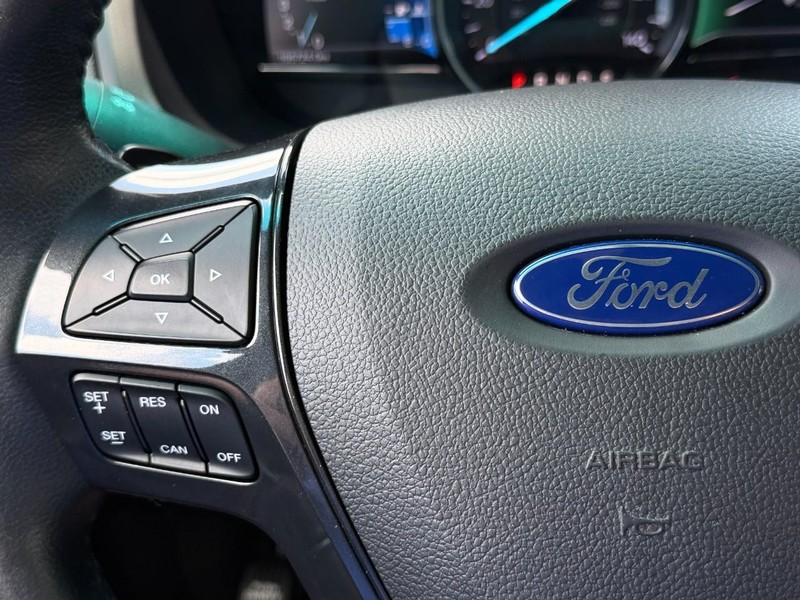 Ford Explorer Vehicle Full-screen Gallery Image 31
