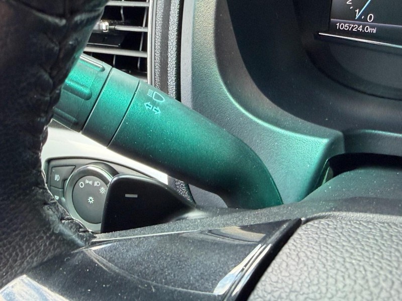 Ford Explorer Vehicle Full-screen Gallery Image 32