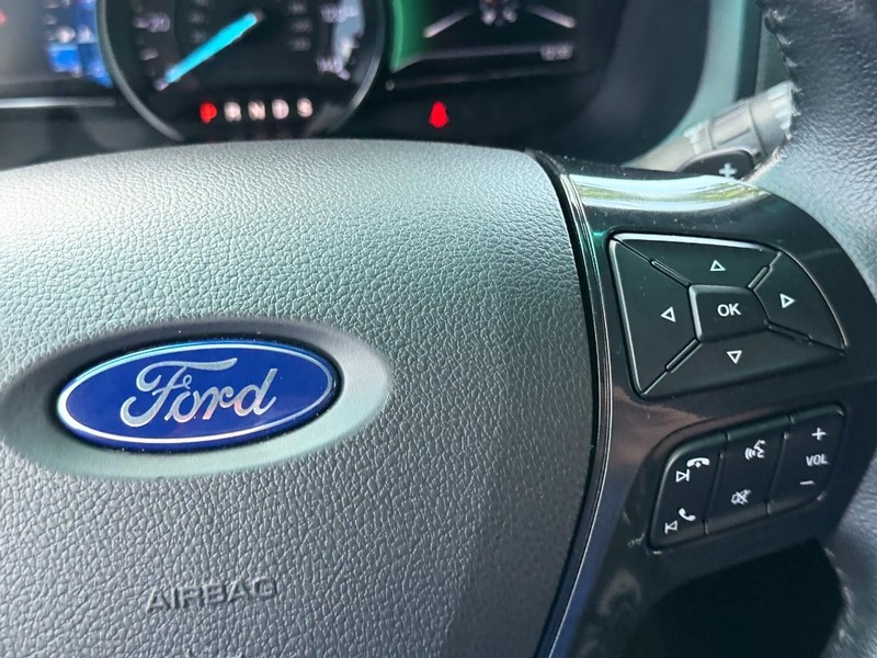 Ford Explorer Vehicle Full-screen Gallery Image 33