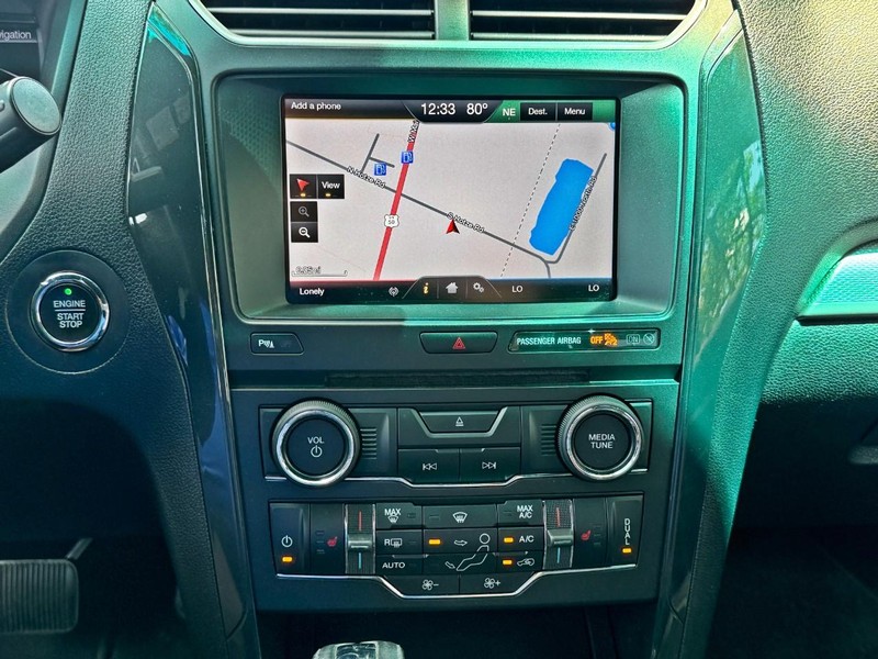 Ford Explorer Vehicle Full-screen Gallery Image 38