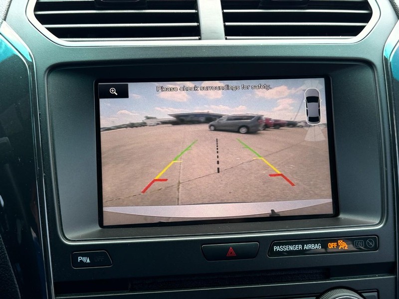 Ford Explorer Vehicle Full-screen Gallery Image 40