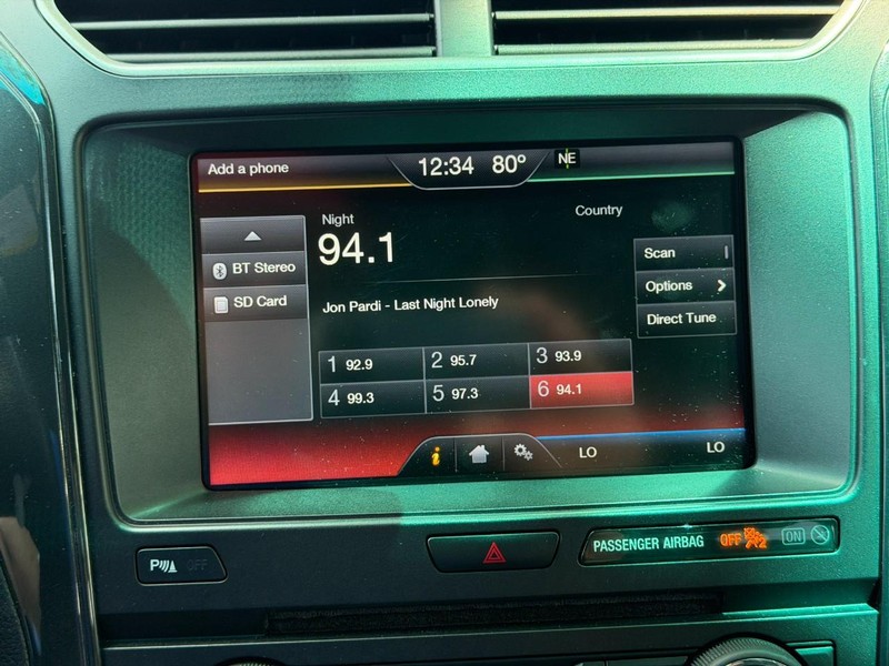 Ford Explorer Vehicle Full-screen Gallery Image 43