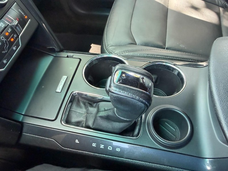 Ford Explorer Vehicle Full-screen Gallery Image 46