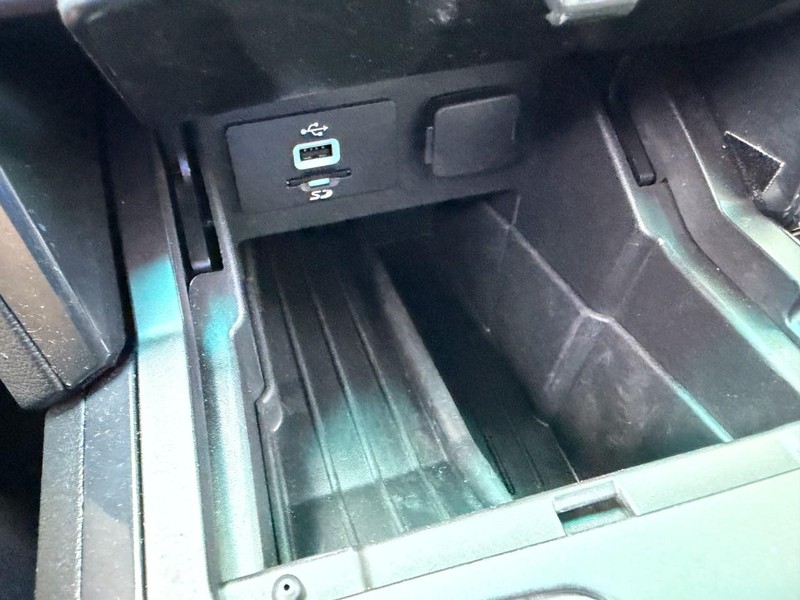 Ford Explorer Vehicle Full-screen Gallery Image 47