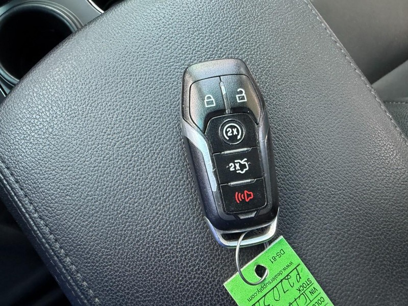 Ford Explorer Vehicle Full-screen Gallery Image 48