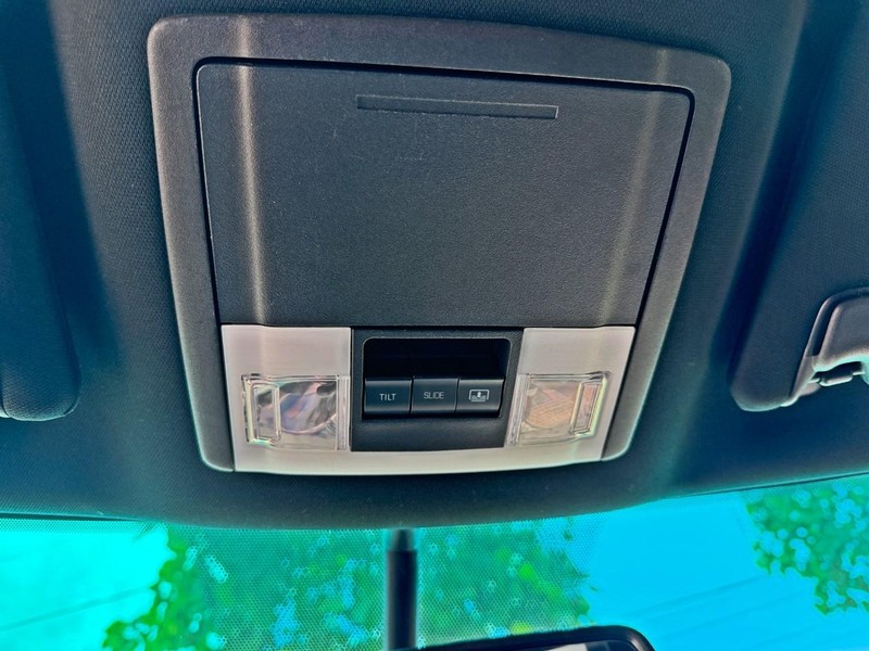 Ford Explorer Vehicle Full-screen Gallery Image 51