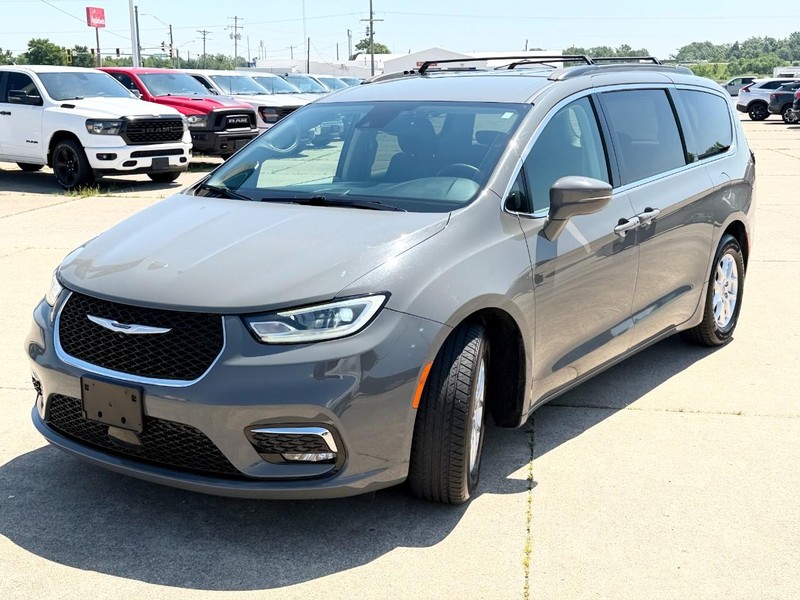 Chrysler Pacifica Vehicle Full-screen Gallery Image 07