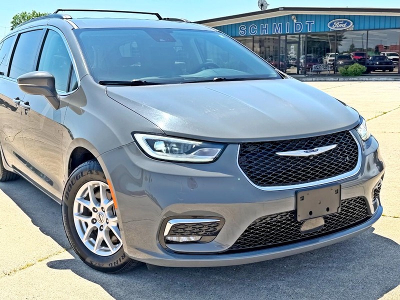 Chrysler Pacifica Vehicle Full-screen Gallery Image 08