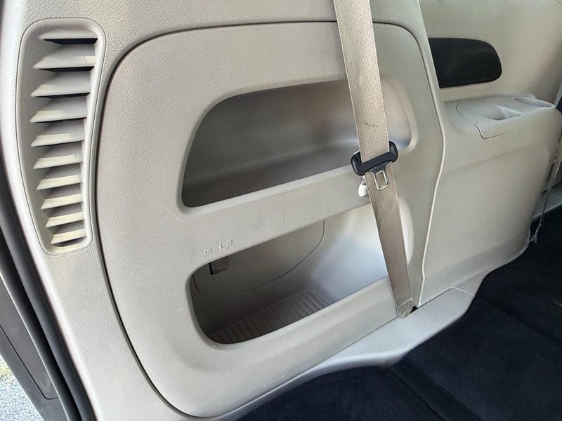 Chrysler Pacifica Vehicle Full-screen Gallery Image 15