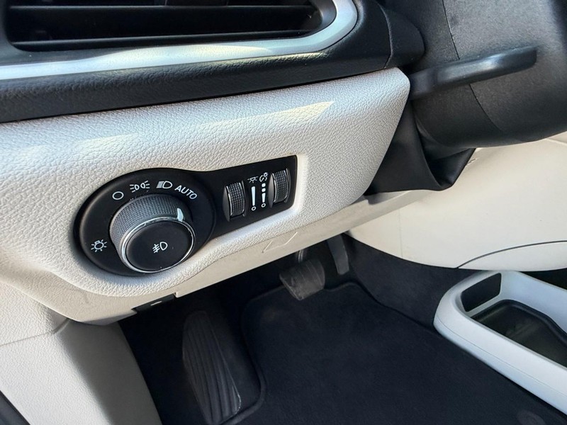 Chrysler Pacifica Vehicle Full-screen Gallery Image 26
