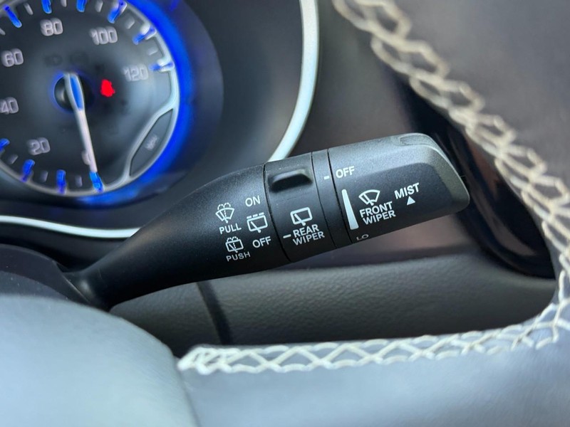 Chrysler Pacifica Vehicle Full-screen Gallery Image 33