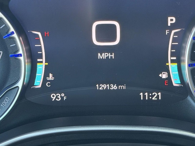 Chrysler Pacifica Vehicle Full-screen Gallery Image 36