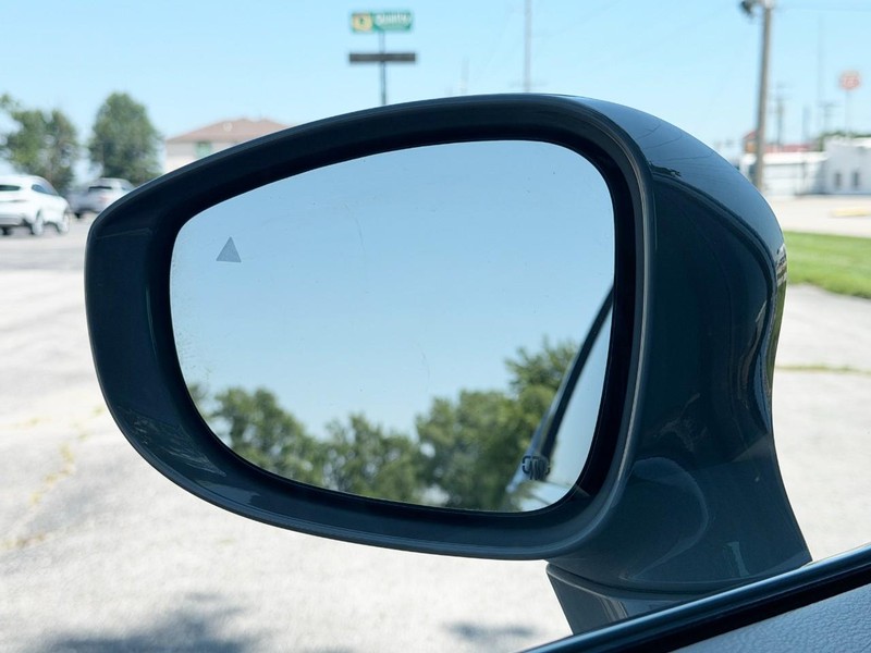 Chrysler Pacifica Vehicle Full-screen Gallery Image 37