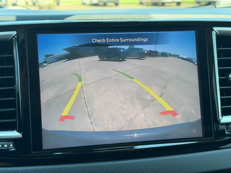 Chrysler Pacifica Vehicle Full-screen Gallery Image 40