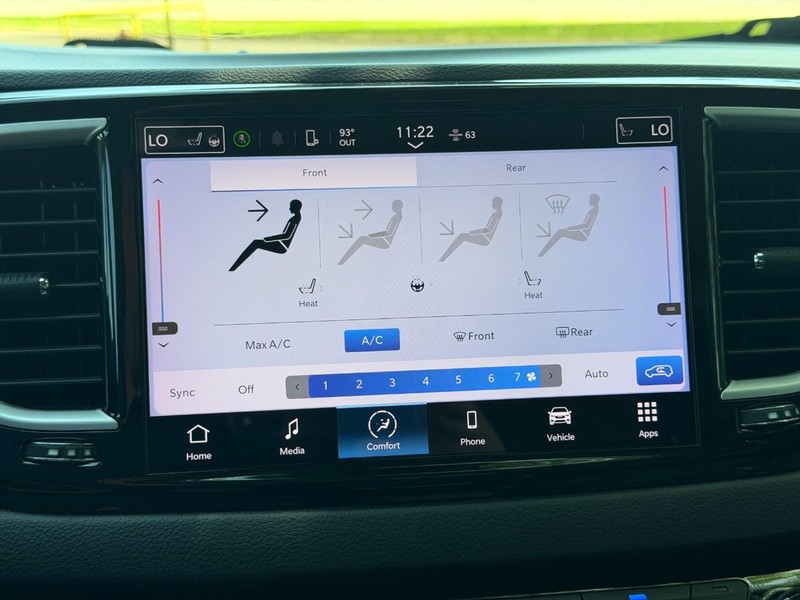Chrysler Pacifica Vehicle Full-screen Gallery Image 42