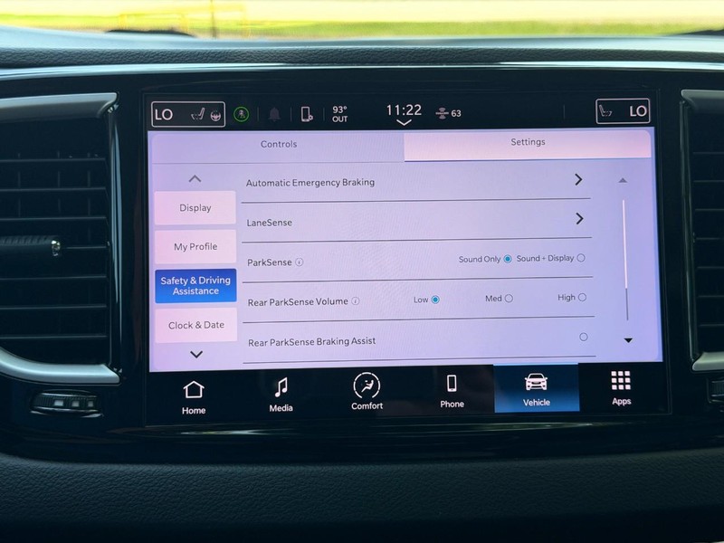 Chrysler Pacifica Vehicle Full-screen Gallery Image 43