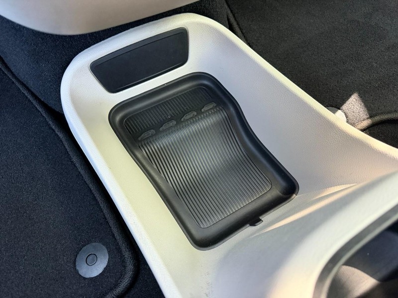 Chrysler Pacifica Vehicle Full-screen Gallery Image 49