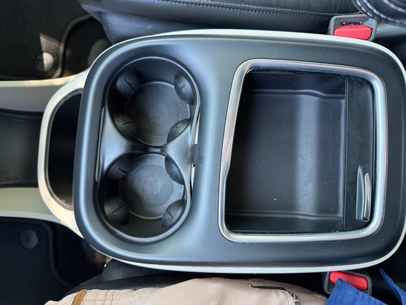 Chrysler Pacifica Vehicle Full-screen Gallery Image 50