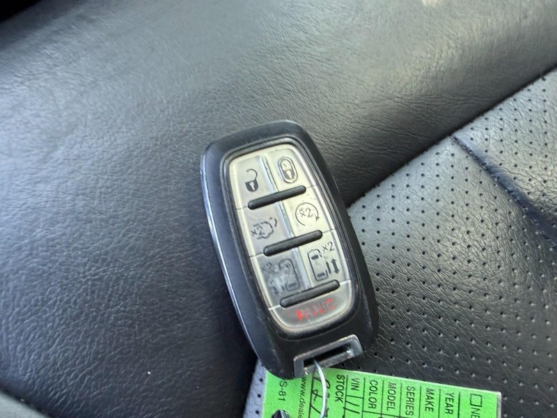 Chrysler Pacifica Vehicle Full-screen Gallery Image 51