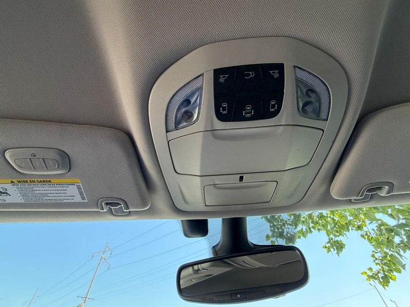 Chrysler Pacifica Vehicle Full-screen Gallery Image 53