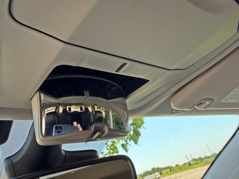 Chrysler Pacifica Vehicle Full-screen Gallery Image 54