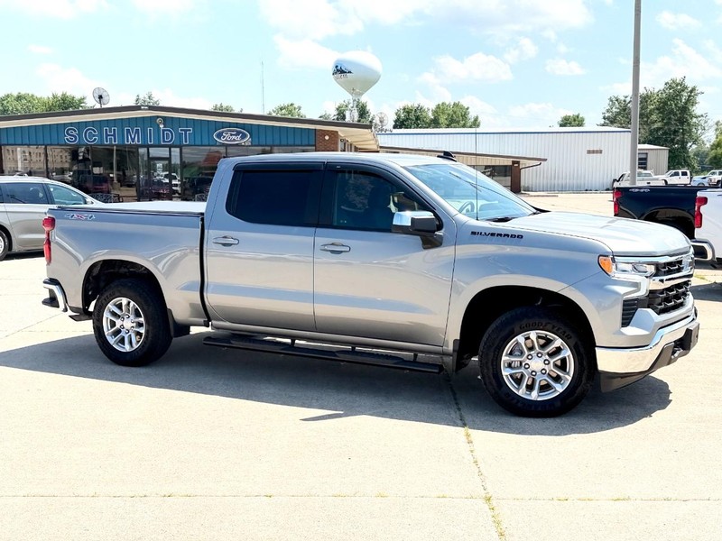 Chevrolet Silverado 1500 Vehicle Full-screen Gallery Image 03
