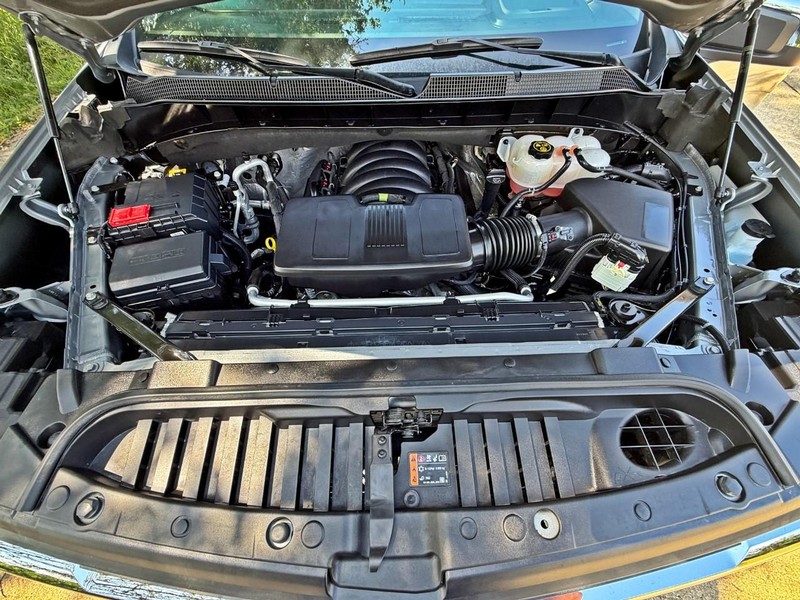 Chevrolet Silverado 1500 Vehicle Full-screen Gallery Image 11