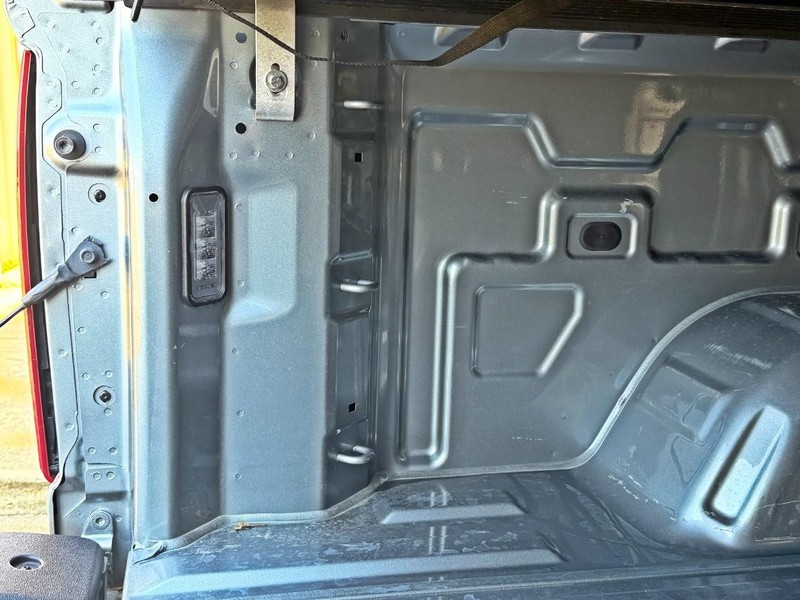 Chevrolet Silverado 1500 Vehicle Full-screen Gallery Image 13